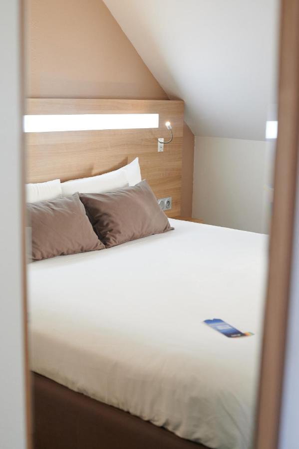 Kyriad Hotel Laval Laval  Ngoại thất bức ảnh