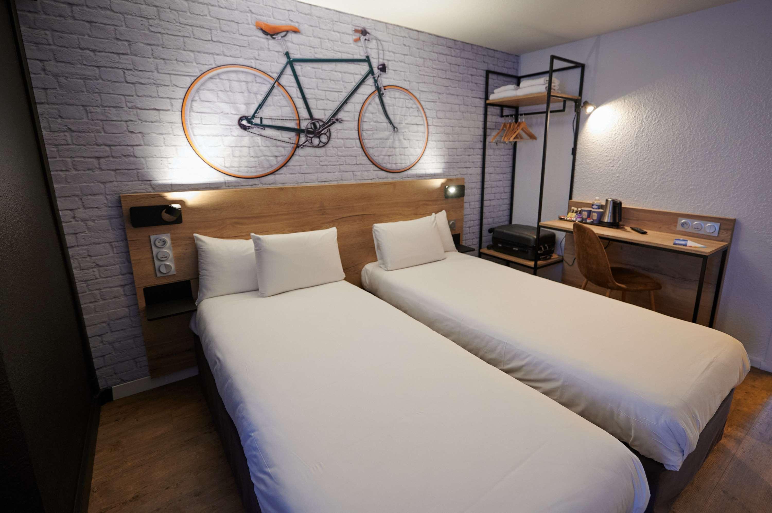 Kyriad Hotel Laval Laval  Ngoại thất bức ảnh