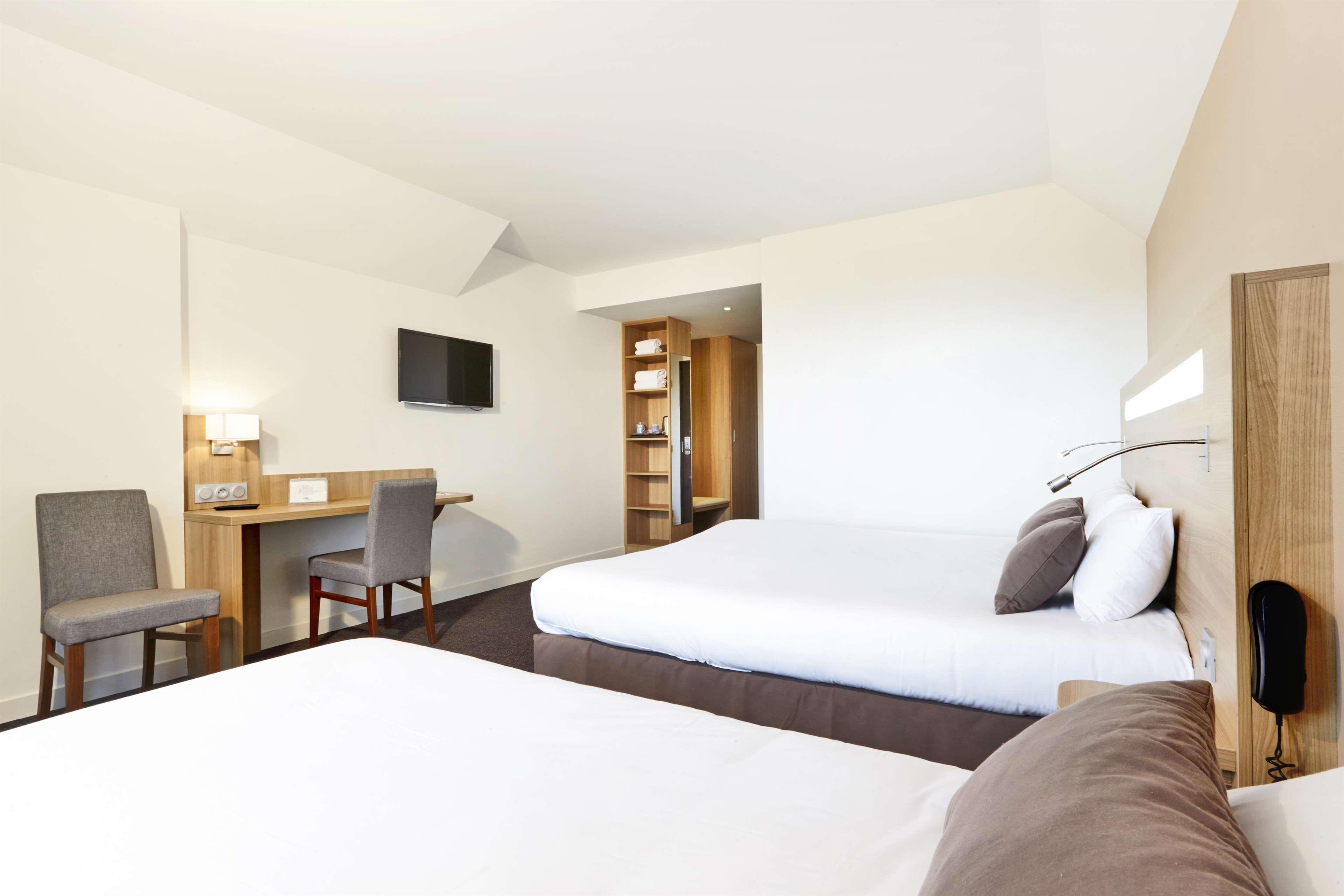Kyriad Hotel Laval Laval  Ngoại thất bức ảnh