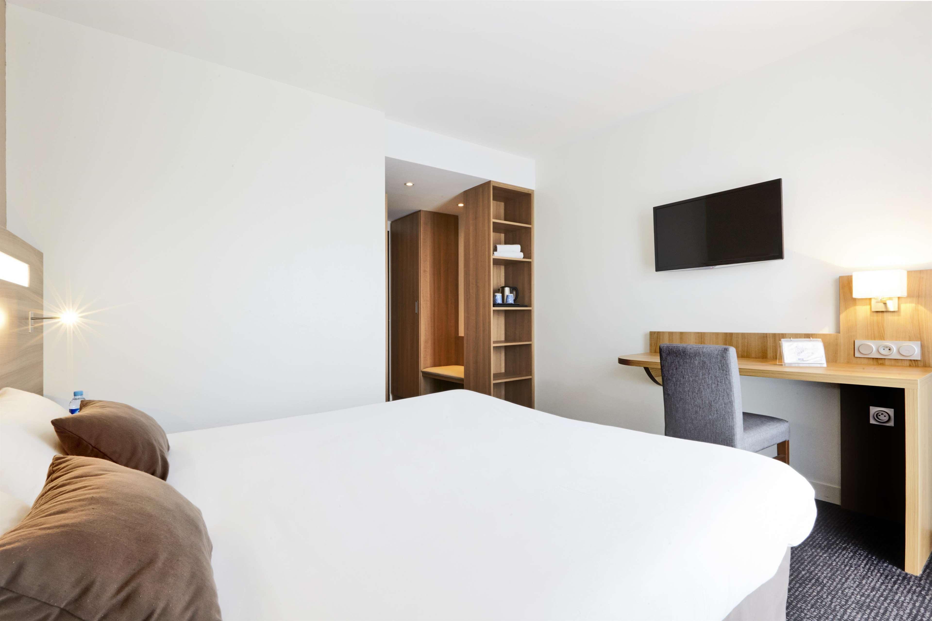 Kyriad Hotel Laval Laval  Ngoại thất bức ảnh