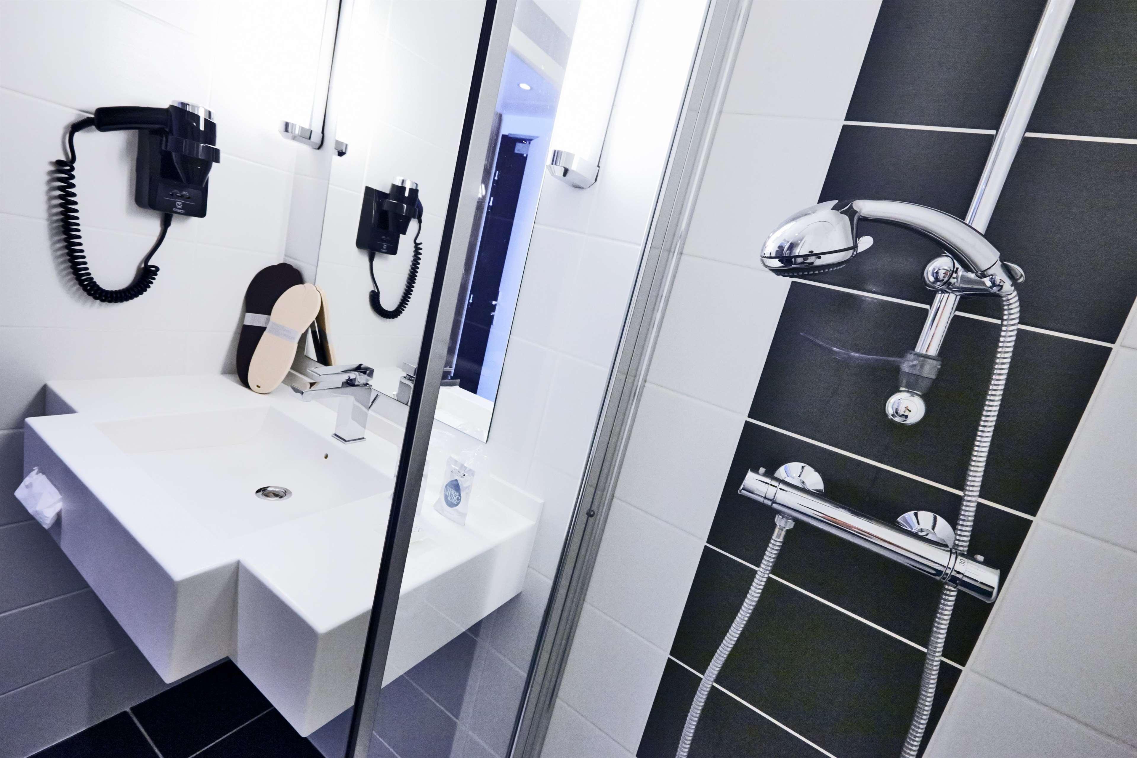Kyriad Hotel Laval Laval  Ngoại thất bức ảnh
