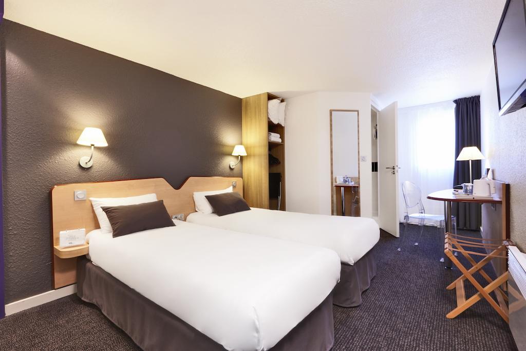 Kyriad Hotel Laval Laval  Ngoại thất bức ảnh