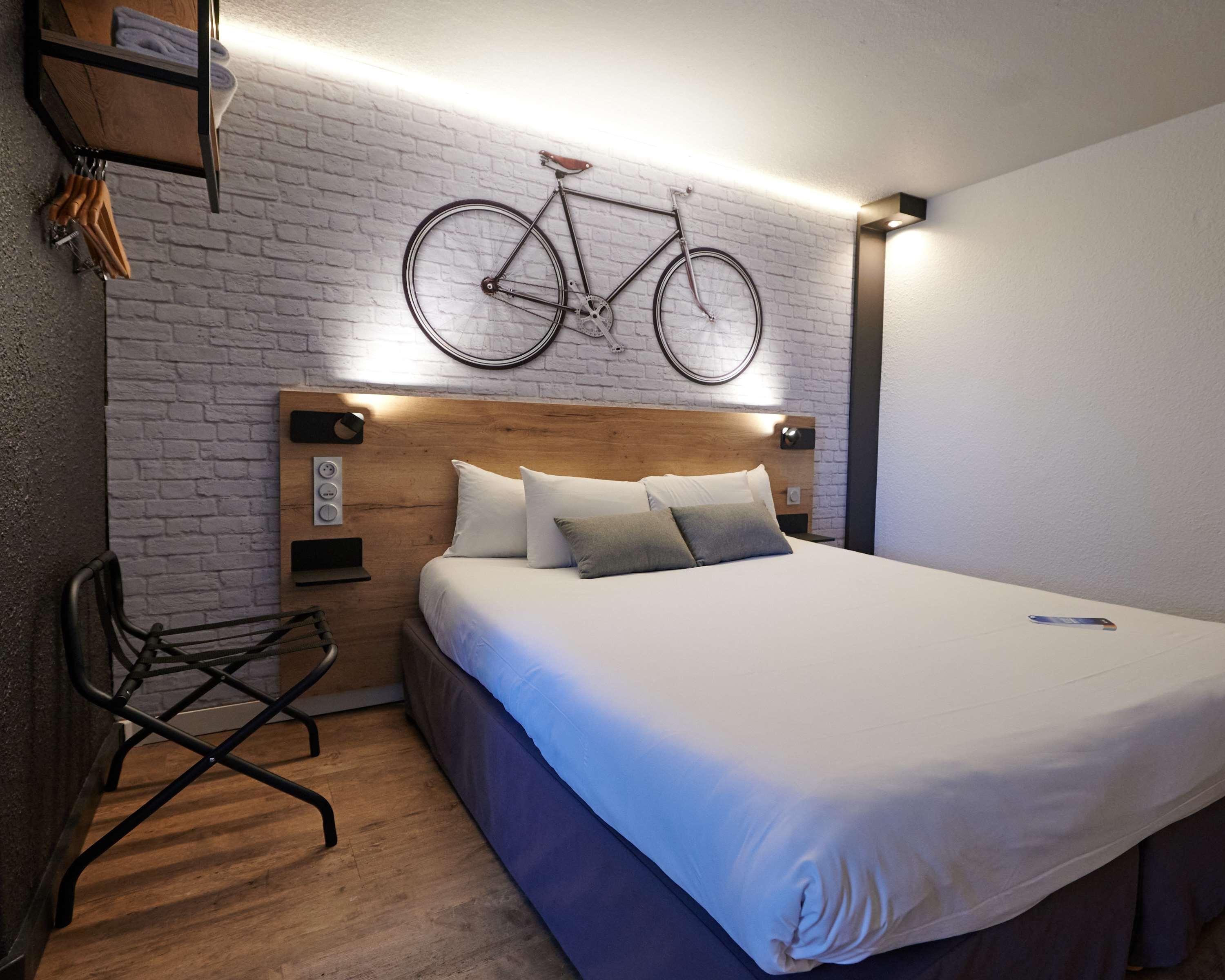 Kyriad Hotel Laval Laval  Ngoại thất bức ảnh