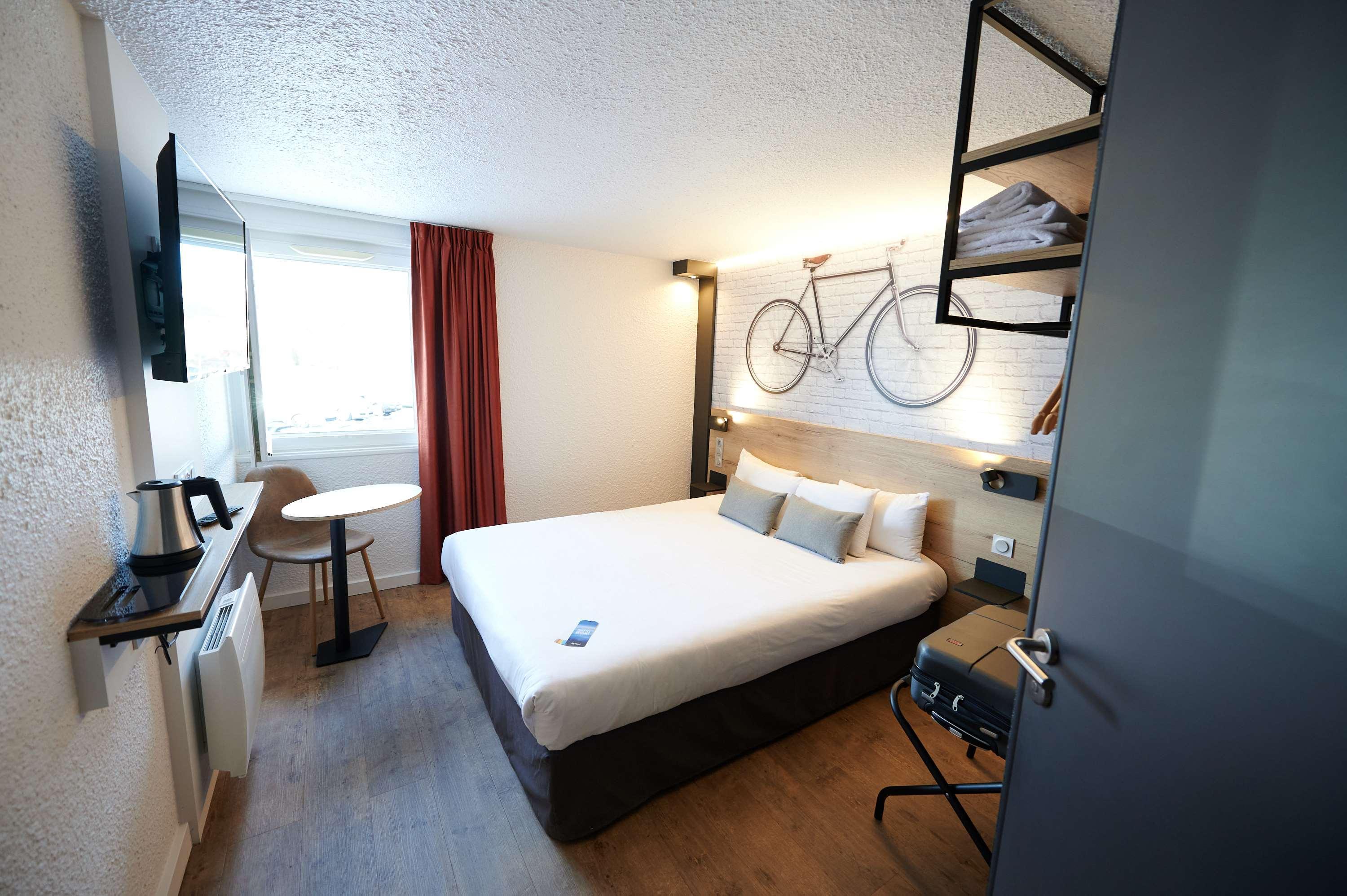 Kyriad Hotel Laval Laval  Ngoại thất bức ảnh
